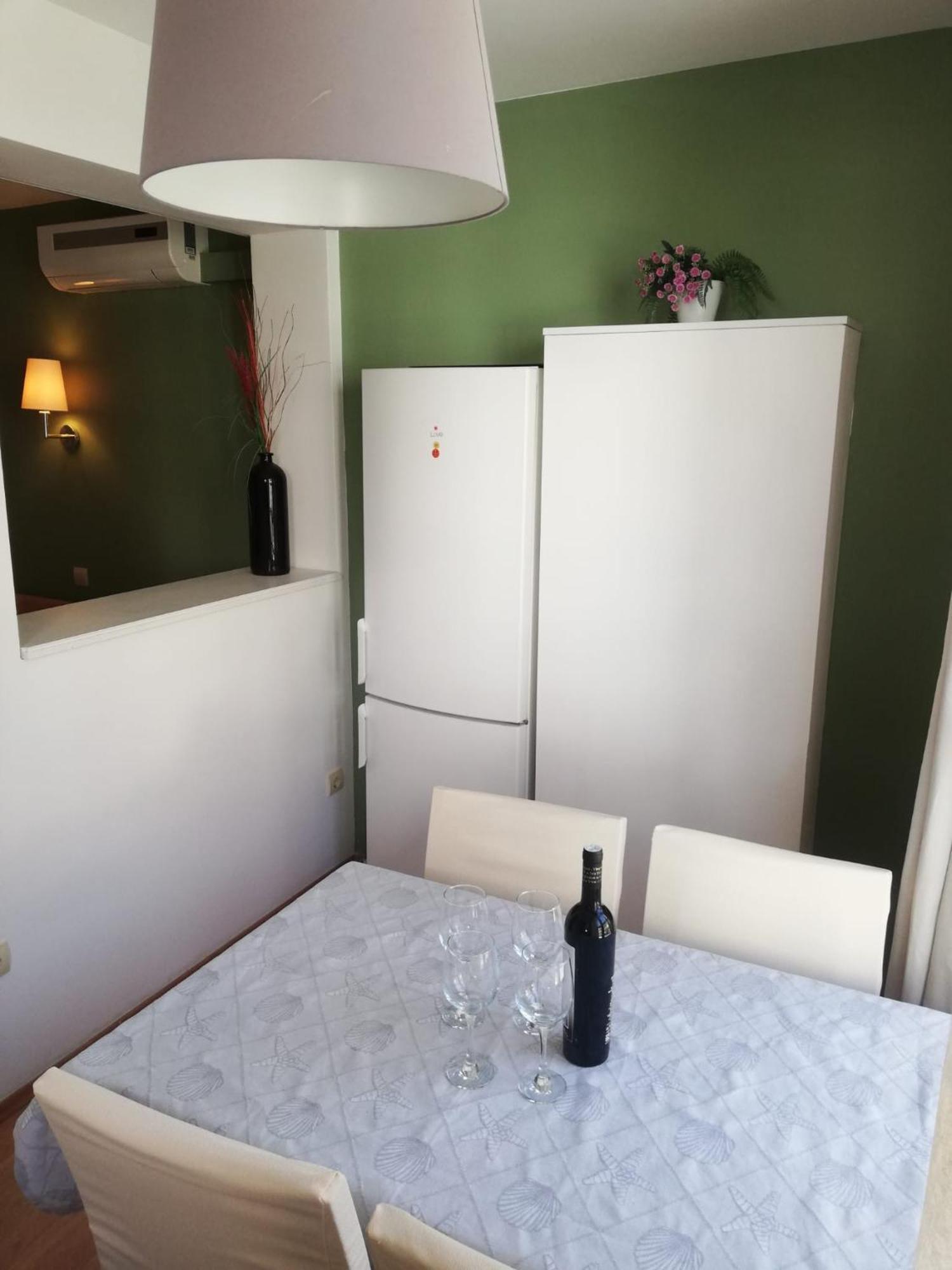 Apartmani Mistral Makarska Ruang foto
